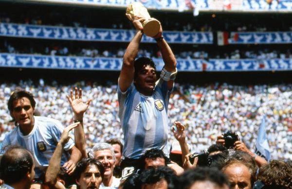 Rămas bun, Diego Armando Maradona. Idolul mai multor generaţii a fost înmormântat lângă părinţii săi, lângă Buenos Aires