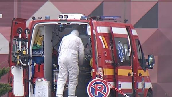 Spital privat transformat în unitate Covid, curtea s-a umplut instant cu ambulanţe