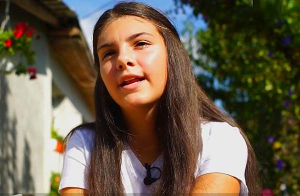 Ajut eu: Laura, fetița care la 14 ani organizează tabere pentru alți copii, are nevoie de sediu pentru micii voluntari