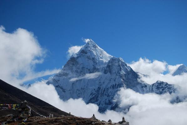 Muntele Everest a „crescut” cu aproape un metru, după ce China și Nepal şi-au rezolvat disputa pe măsurătoare