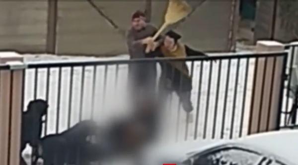 Femeie sfâșiată de patru câini Rottweiler pe stradă, la Suceava