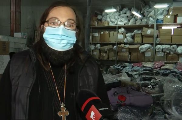 Părintele Damaschin  din Iași, Moș Crăciun pentru mii de copii sărmani. ”Sunt copleșit de atâta bunătate”