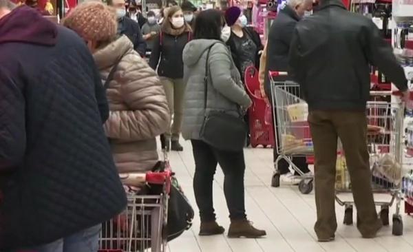 Autorităţile iau în calcul o serie de noi restricţii în supermarketurilor şi mall-urilor din București
