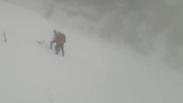 Schiori surprinşi de o avalanşă în Făgăraş, la Valea Doamnei