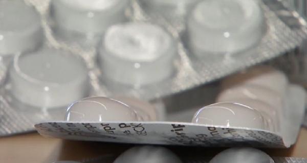 Ignoraţi de medicii de familie, pacienţii Covid-19 apelează la tratamente primite de la alţi bolnavi: "M-am tratat singură, după ureche, cum am citit şi eu"