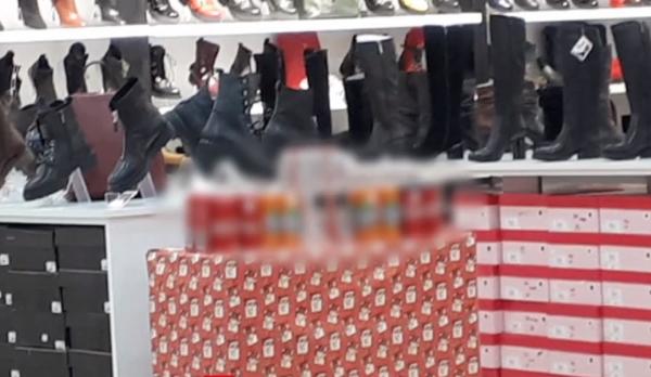 Magazinele fentează legea pentru a rămâne deschise în perioada sărbătorilor