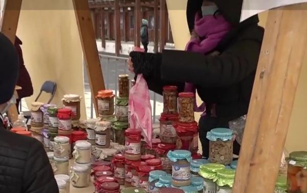 Ne mândrim cu produsele tradiţionale, însă România este invadată de produse străine de Crăciun