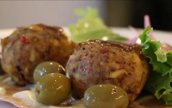 Burger şi falafel din lăcuste, invenţiile sănătoase şi eco-friendly ale unor studenţi