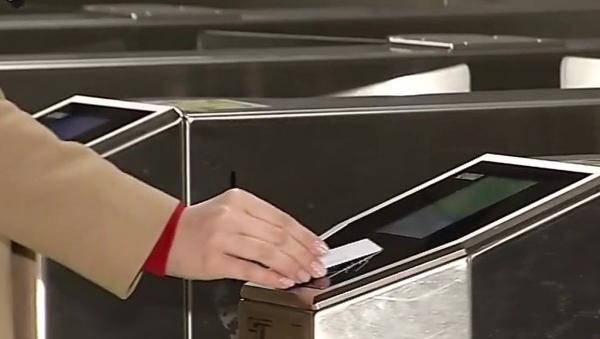 Cardurile contactless pentru accesul la metrou, pus în vânzare. Director: Pot fi reîncărcate