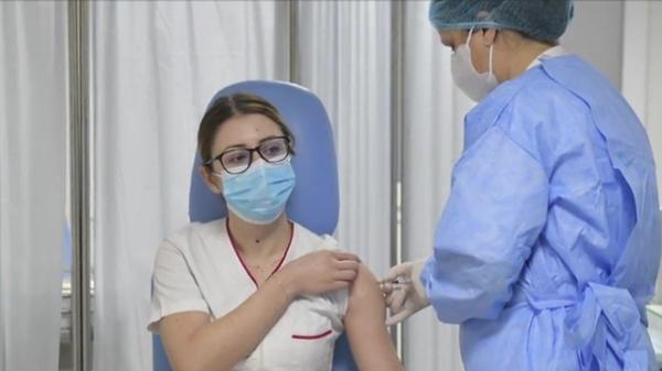 Cine este Mihaela Anghel, prima persoană vaccinată anti-Covid-19 în România