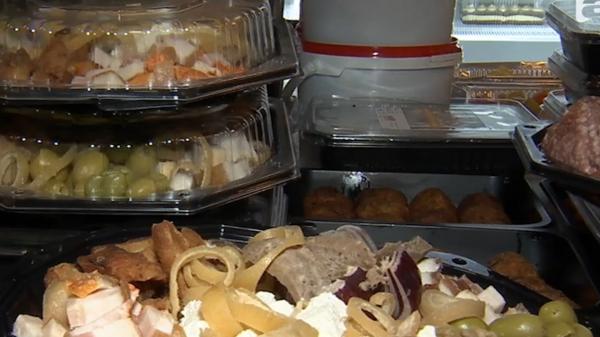 Mâncarea de Revelion, livrată la domiciliu în vreme de pandemie. Proprietarii de localuri au mai recuperat din pierderi