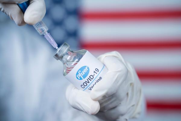 Soluții disperate pentru vaccinarea generală. În SUA se ia în calcul imunizarea cu jumătate de doză