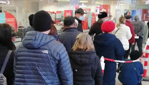 ANRE a prelungit perioada de schimbare a contractelor la energie, după îngămădeala de la sediile furnizorilor