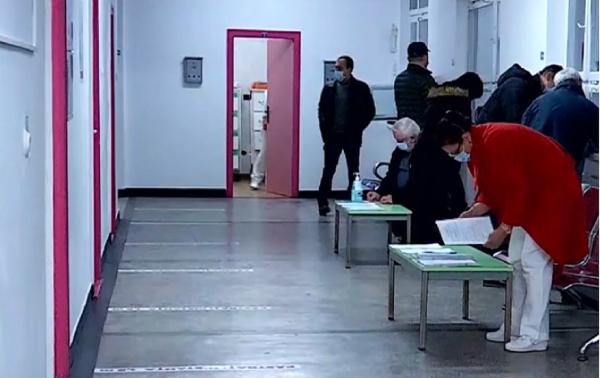 Centrele în care ar urma să se vaccineze românii anticoronavirus, departe de a fi pregătite