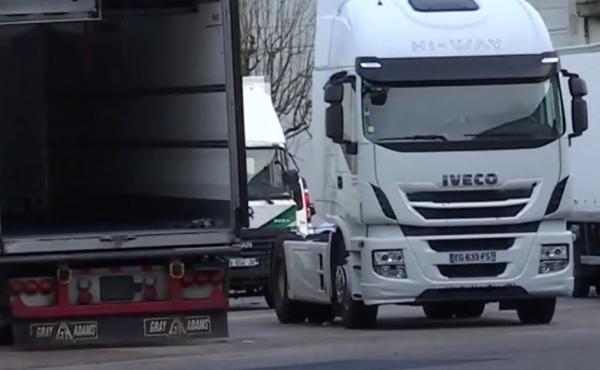 Şoferii britanici au rămas fără şandvişurile cu şuncă, la graniţa cu Olanda, din cauza Brexitului: "Totul va fi confiscat"