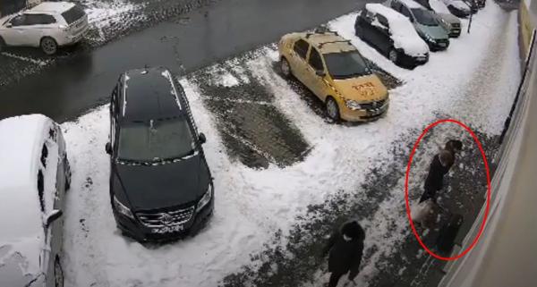 Două femei din Sibiu s-au dus la poliție a doua zi după ce au furat 8.000 de lei dintr-un geamantan găsit pe stradă