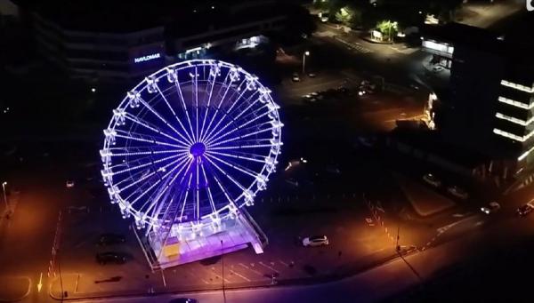 "Ochiul Tomisului", înlocuit de un şantier. Uriaşa roată panoramică amplasată pe faleza Cazinoului din Constanţa a rezistat doar câteva luni