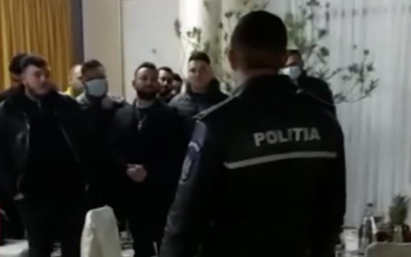 Tineri prinși în toiul petrecerii, la Pitești, au mințit că dormeau când au sosit polițiștii. ”Acum 10 minute cine dădea muzică?”