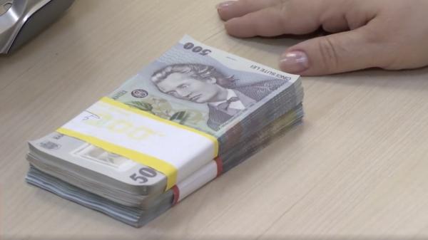 Românii s-au împrumutat pe zeci de ani în anul pandemiei. Datoria totală la bănci a crescut cu şapte miliarde de lei