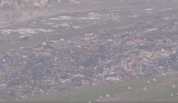 Prima groapă de gunoi ecologică din țară, coșmarul localnicilor. Oamenii se plâng că nu mai pot respira din cauza mirosului