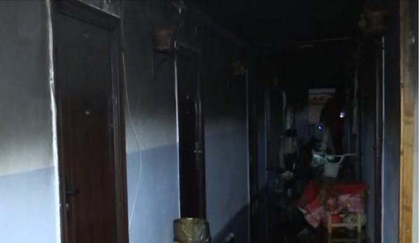 Incendiu puternic într-un cămin de nefamiliști din Brașov, o persoană a fost găsită carbonizată în cameră