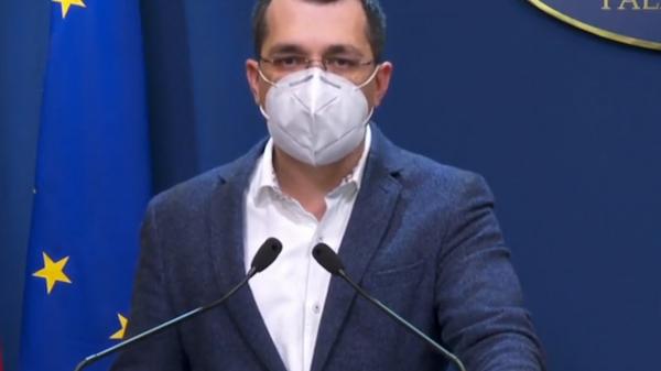 Pancarte şi lumânări, în prima zi a noii sesiuni parlamentare. PSD au anunţat că depune o moţiune simplă împotriva ministrului Vlad Voiculescu
