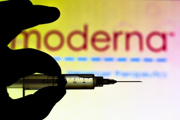 România începe vaccinarea cu serul Moderna. Asemănări și diferențe față de vaccinul Pfizer-BioNtech