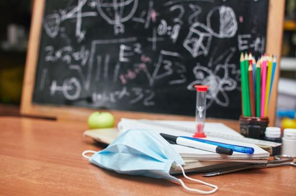 Şcoala începe cu stângul: Profesorii şi elevii se tem să vină la ore. Se caută soluţii de ultimă oră