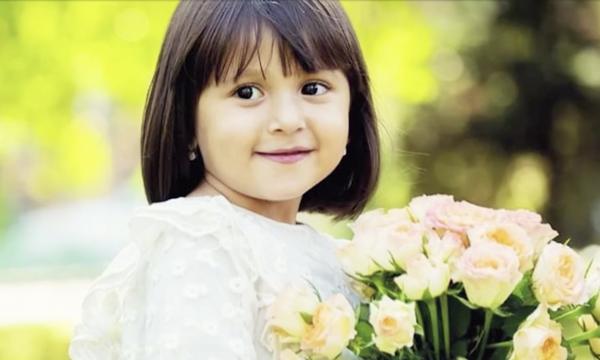 Eva, fetița de cinci ani cu o viață de la mami și una de la tati