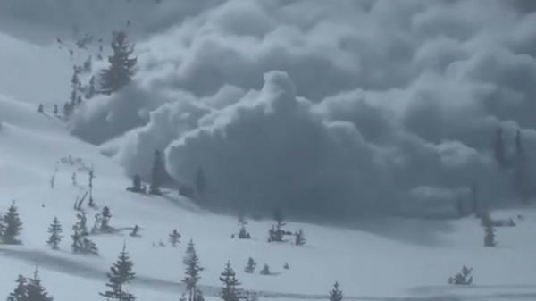 Val de avalanșe în munții din statul Utah. Imagini incredibile surprinse de un turist