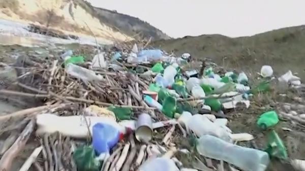 Tone de deșeuri aduse de ape. Acțiune amplă de ecologizare pe râul Arieş