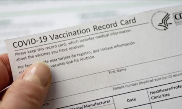 Certificatul de vaccinare ar putea aduce privilegii: tratament special la restaurant, uşi deschise la dentist sau la concerte