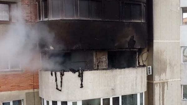 Femeia din Constanţa care a murit, căzând de la etajul 6, se întorsese în foc după un laptop, unde avea pozele cu băiatul ei decedat