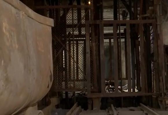 140 de mineri din Valea Jiului refuză să iasă din subteran. Copiii, victimele colaterale ale protestelor