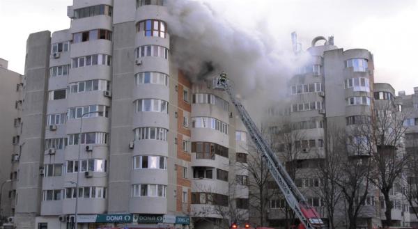 Trei ofițeri cercetați după incendiul de la Constanța, în care o femeie a căzut de la etajul 6