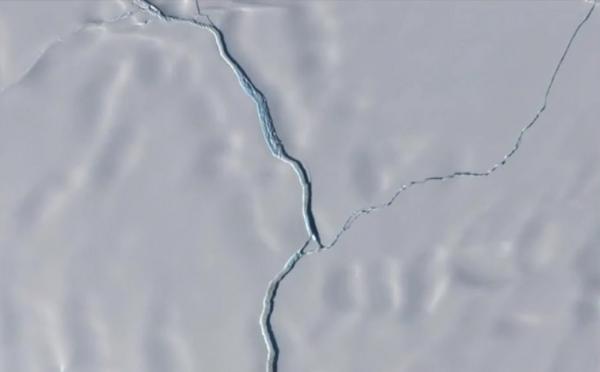 Ghețar mare cât Londra, rupt din banchiza Antarcticii. Blocul de gheață plutește în derivă, în sudul Oceanului Atlantic