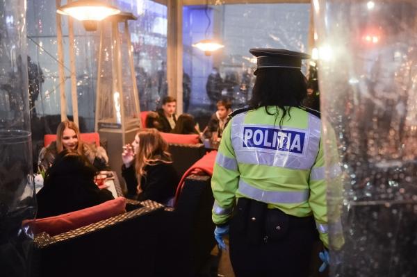 Controale "supărătoare" la restaurante și terase. Polițiștii și jandarmii sperie clienții, acuză cei din HoReCa