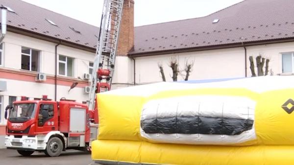 ISU Iași are patru autoscări și o saltea, dar intervențiile sunt în continuare dificile