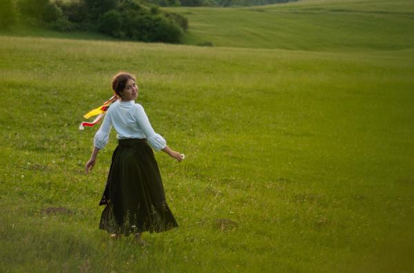 Studiu: Fetele sunt mai harnice dacă pun educaţia în plan secundar