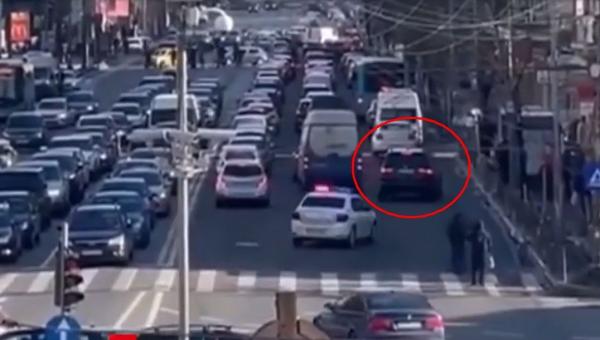 Aglomeraţia din Bucureşti i-a venit de hac unui şofer care încerca să scape de poliţişti. Bărbatul a fost arestat