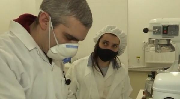 O firmă din Braşov a angajat mai multe persoane cu dizabilităţi