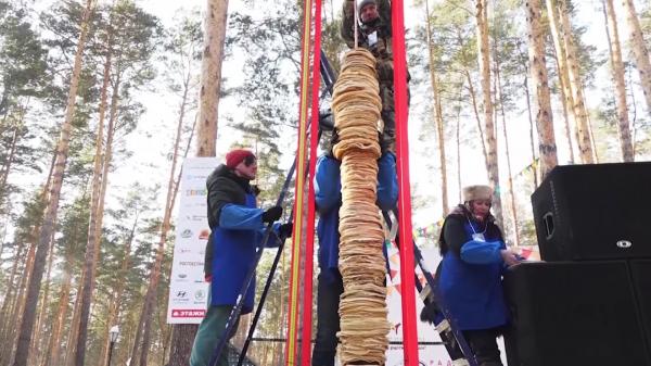 Record inedit în Rusia: cel mai înalt turn din clătite