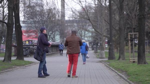 Valul trei închide țară după ţară. În lipsa dozelor de vaccin suficiente, dar şi a supraaglomerării spitalelor, carantina pare singura soluţie