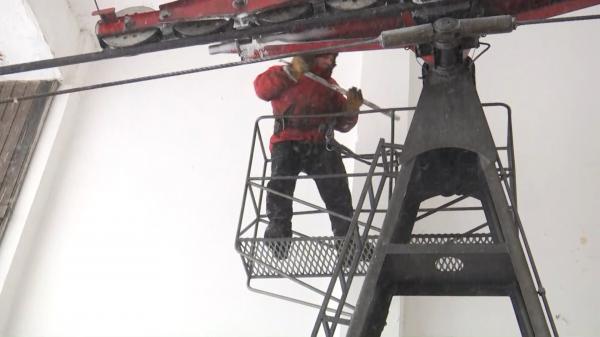 Meserii făcute cu pasiune de zeci de ani, în condiţii extreme