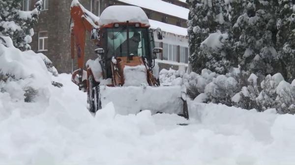 Incidente din cauza valulului de ninsori abundente de la munte