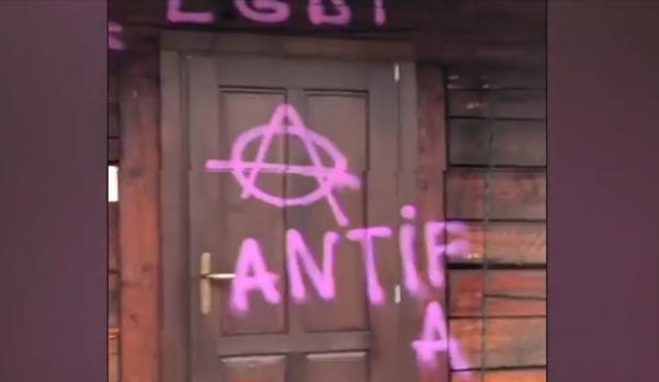 Biserică vandalizată în Capitală. BOR arată cu degetul spre comunitatea LGBT. Reprezentanții comunității se apără: Sper să aibă dovezi pentru această asociere