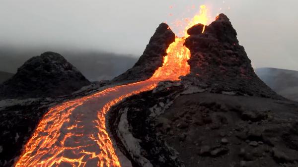 Craterul vulcanului care a erupt în Islanda, după 800 de ani, a devenit obiectiv turistic