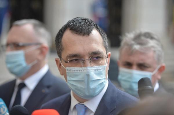 Contre între Vlad Voiculescu și Violeta Alexandru, pe Facebook, despre cum s-a calculat înainte de alegeri rata de infectare cu coronavirus