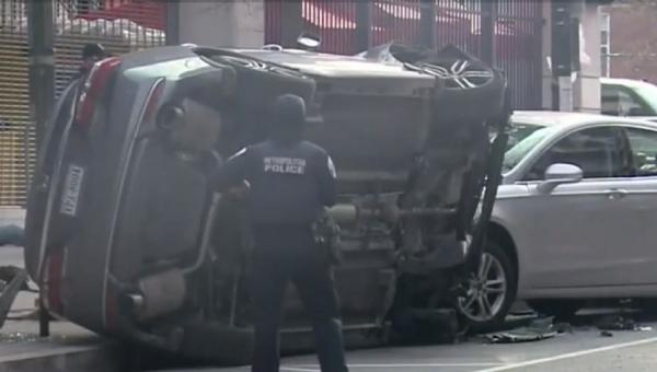 Accident mortal provocat de două hoaţe minore, în SUA. Tinerele l-au atacat pe şofer cu un pistol cu electroşocuri
