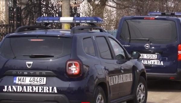 Regele romilor, săltat de mascați. Dan Stănescu s-a trezit cu jandarmii la porţile Palatului de Aramă